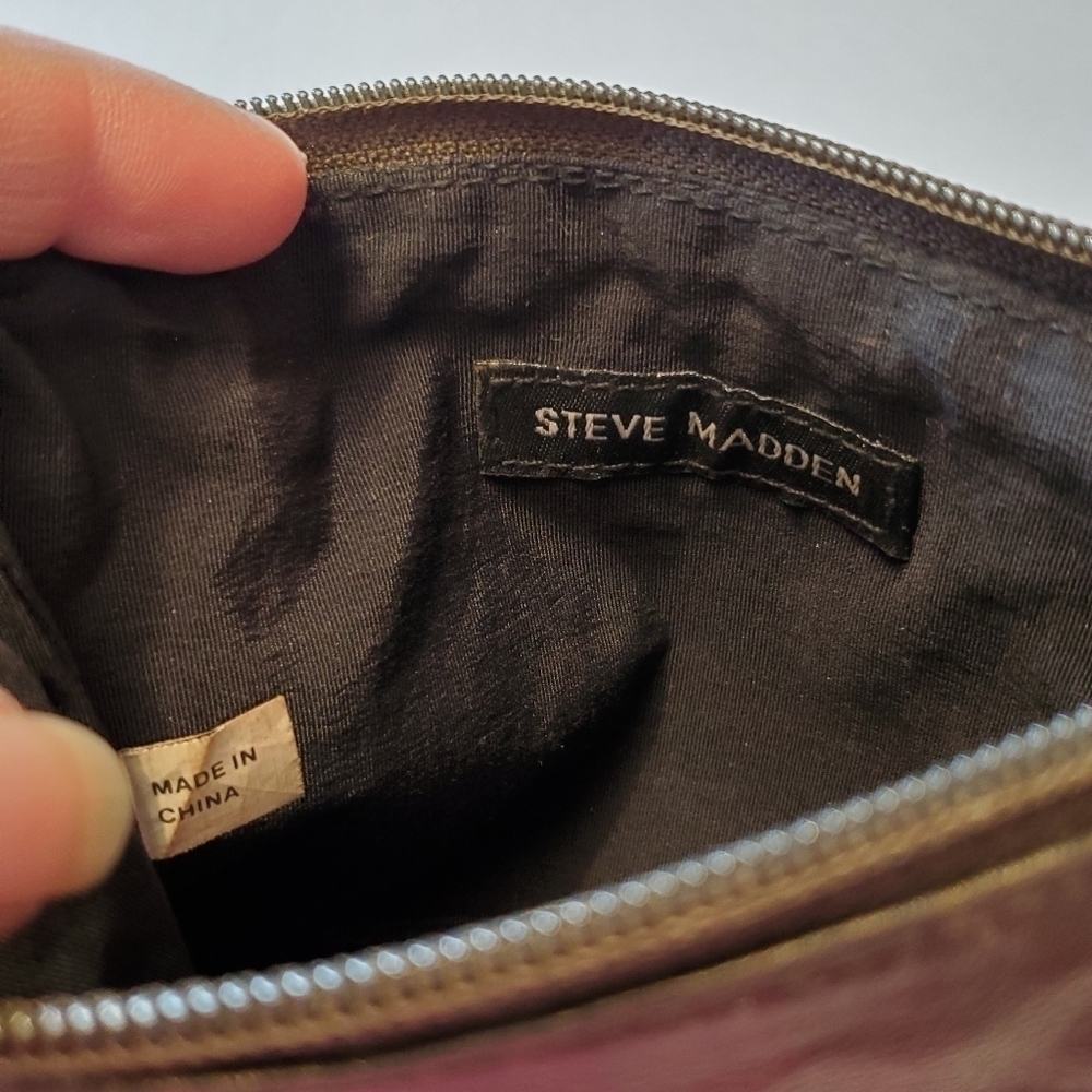 Steve Madden Metallic Geeen Wristlet Clutch - Picture 6 of 9